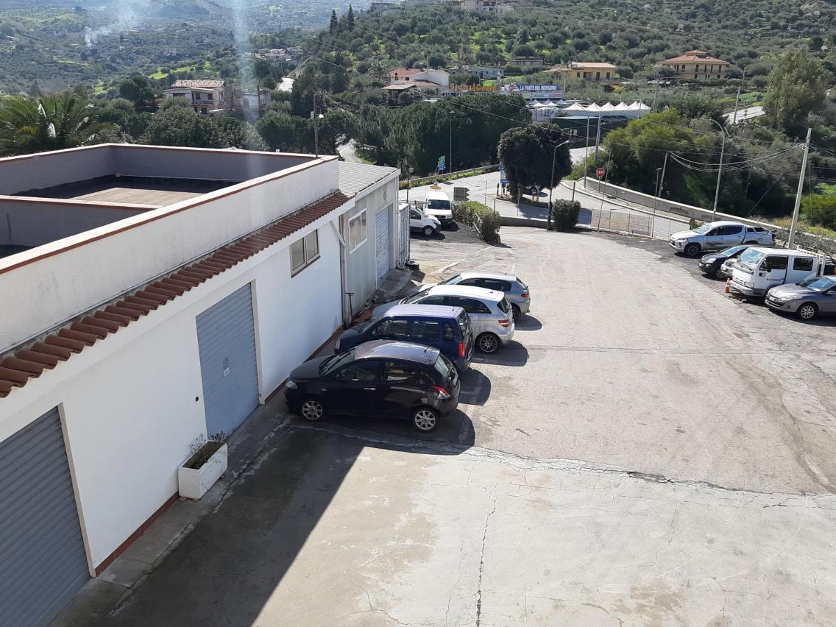 Il Moro Di Sicilia Apartment ترميني إميرسي المظهر الخارجي الصورة
